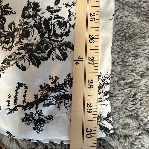 Victoria’s Secret Satin Pajama Set M Toile Print Button Top & Pants Holiday Luxe - Picture 8 of 11